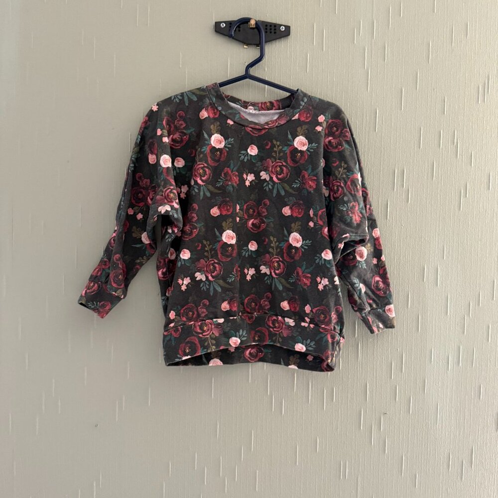 Boutique Girl's floral long sleeve.  Fits like a size 3T